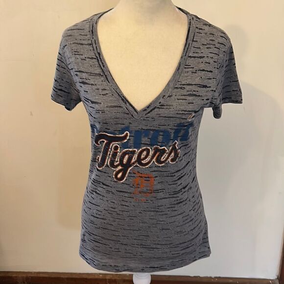 Majestic Detroit Tigers short sleeve gray V neckline tee Size M New - Picture 1 of 9